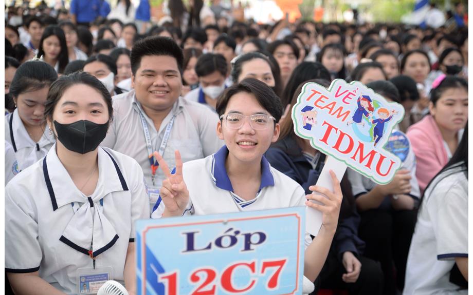 Đồng hành cùng học sinh tỉnh Cà Mau trong lựa chọn ngành học phù hợp