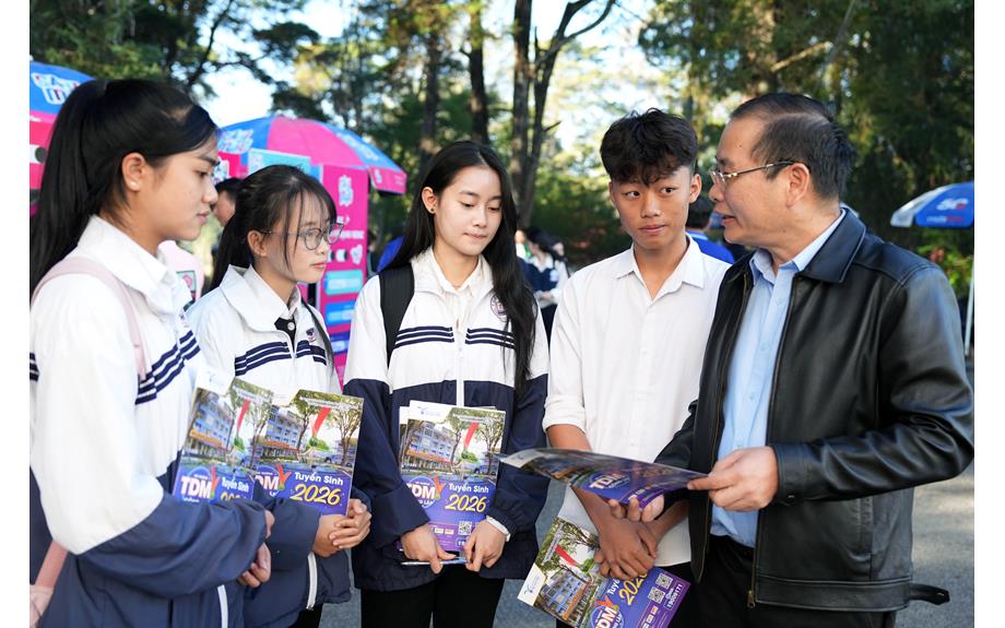 TDMU đồng hành cùng học sinh tỉnh Lâm Đồng trước kỳ tuyển sinh 2026
