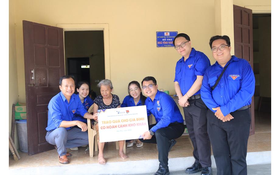 Tuổi trẻ TDMU lan tỏa giá trị nhân văn trong hành trình tư vấn tuyển sinh tại Hà Tĩnh