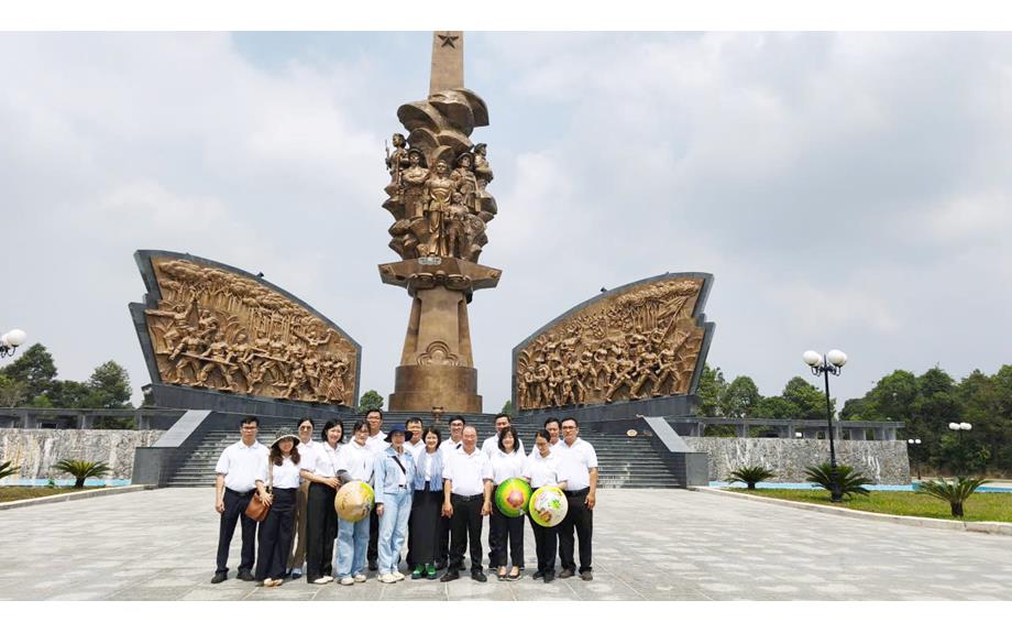 Chi bộ Đào tạo và Đảm bảo chất lượng tổ chức hoạt động về nguồn tại Chiến khu D