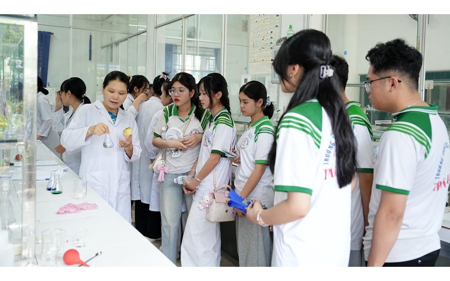 Tuyển sinh 2026: Ngành Hóa học – Định hướng lựa chọn và cơ hội nghề nghiệp cho thí sinh 2K8