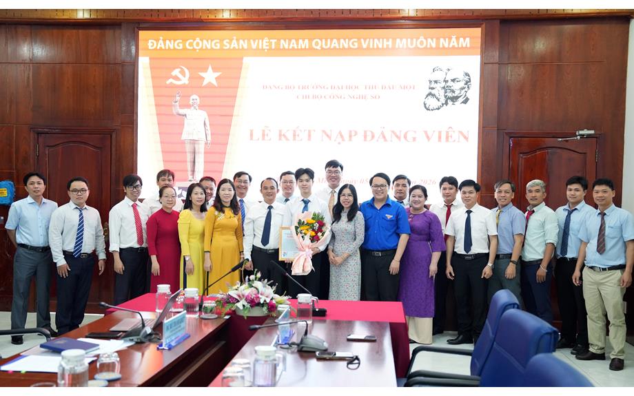Đảng bộ Trường Đại học Thủ Dầu Một đẩy mạnh công tác kết nạp đảng viên trong cán bộ, giảng viên, sinh viên 