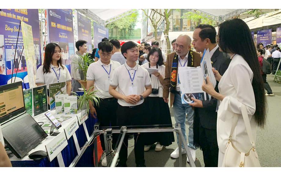 Dấu ấn sinh viên Viện Công nghệ số trong nghiên cứu, công nghệ và khởi nghiệp  