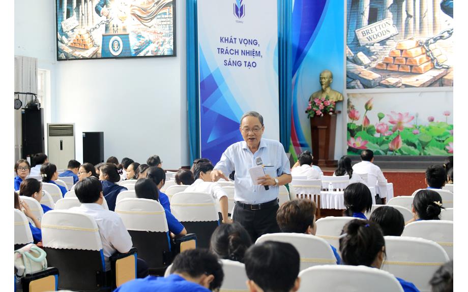 Trường Đại học Thủ Dầu Một tổ chức sinh hoạt chuyên đề thời sự trong nước và quốc tế