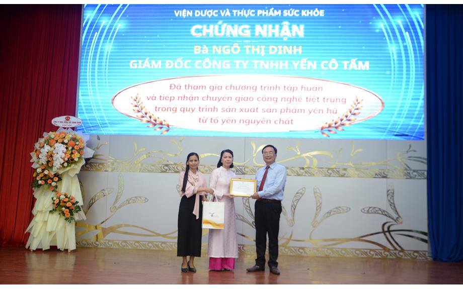Trường Đại học Thủ Dầu Một chuyển giao công nghệ tiệt trùng sản xuất yến hũ cho doanh nghiệp