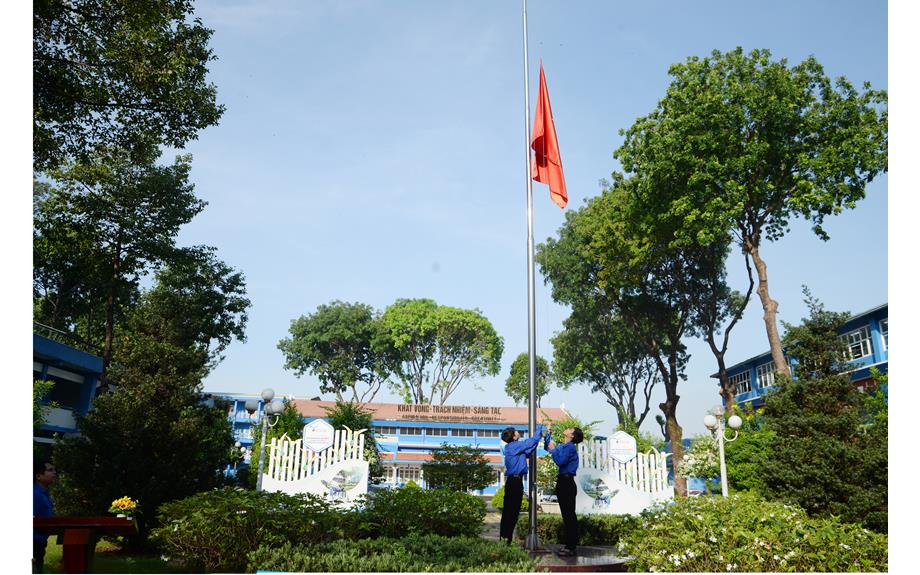 Lễ chào cờ tháng 6: Hướng tới 50 năm Ngày truyền thống và 17 năm thành lập Trường Đại học Thủ Dầu Một