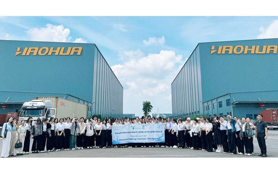 Sinh viên ngành Ngôn ngữ Trung Quốc tham quan, tìm hiểu doanh nghiệp tại Công ty TNHH HaoHua (Việt Nam)