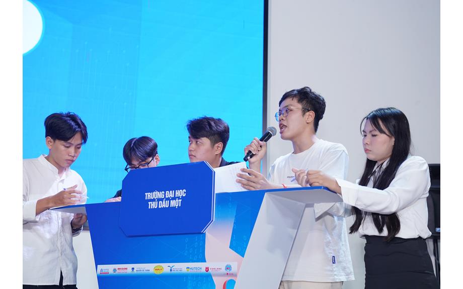 Đội tuyển Trường Đại học Thủ Dầu Một giành Giải Nhì Cuộc thi Hùng biện Khối thi đua 17 năm 2026