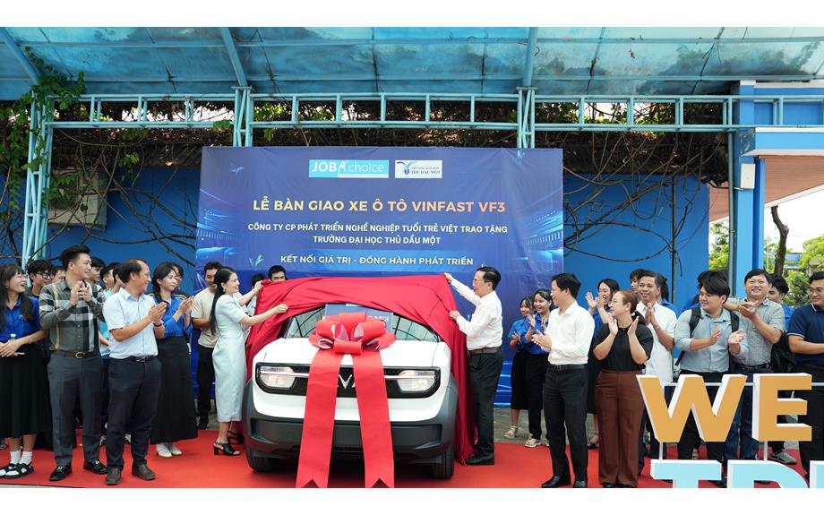 JobChoice trao tặng xe điện VF3 phục vụ đào tạo ngành Công nghệ kỹ thuật ô tô