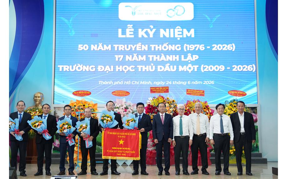 Trường Đại học Thủ Dầu Một long trọng kỷ niệm 50 năm truyền thống và 17 năm thành lập