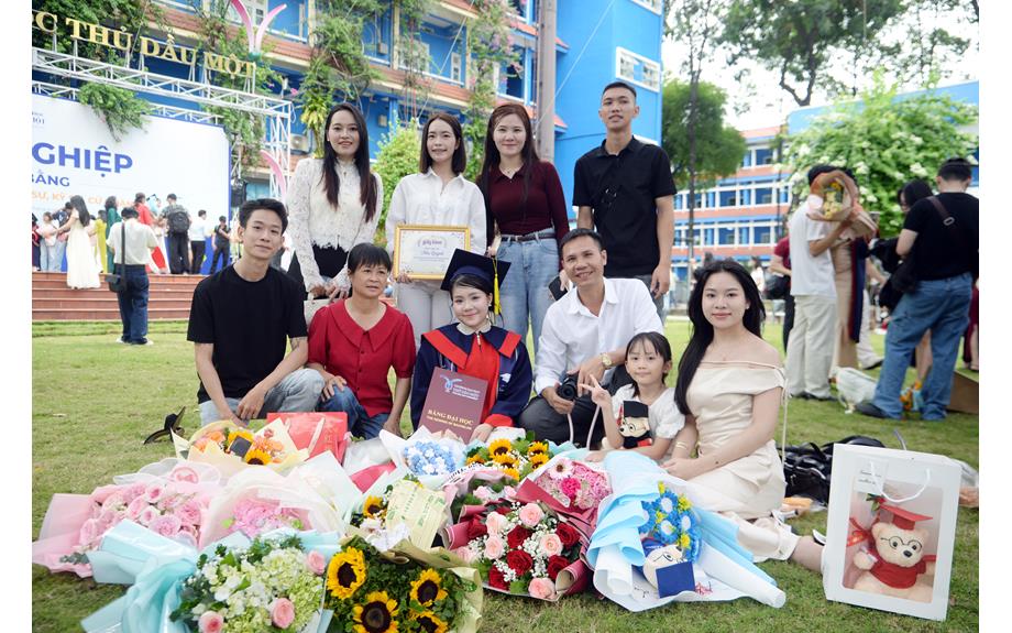 Rộn ràng ngày đầu Lễ tốt nghiệp 2026 tại Trường Đại học Thủ Dầu Một