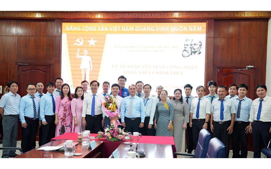 Chi bộ Công nghệ số tổ chức Lễ kết nạp đảng viên mới