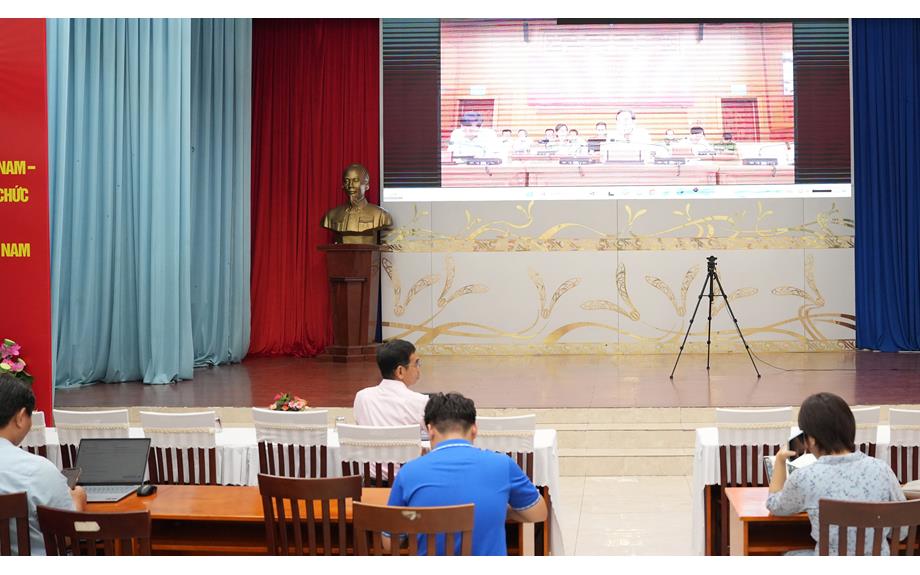 Trường Đại học Thủ Dầu Một tham dự Hội nghị sơ kết 6 tháng đầu năm 2026 về thực hiện Nghị quyết số 57-NQ/TW, Đề án 204 và Đề án 06
