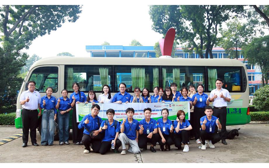 Đội hình Khoa Công nghiệp Văn hóa xuất quân tham gia Chiến dịch Mùa hè xanh 2026 tại xã Minh Thạnh
