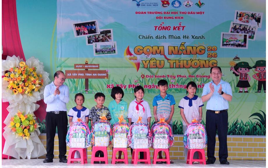 Đội hình Mùa hè xanh tại xã Tây Phú, tỉnh An Giang hoàn thành nhiều công trình, phần việc thiết thực