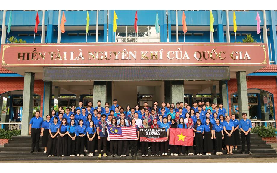 Gặp gỡ, giao lưu văn hóa với Đoàn Thanh niên tình nguyện Malaysia