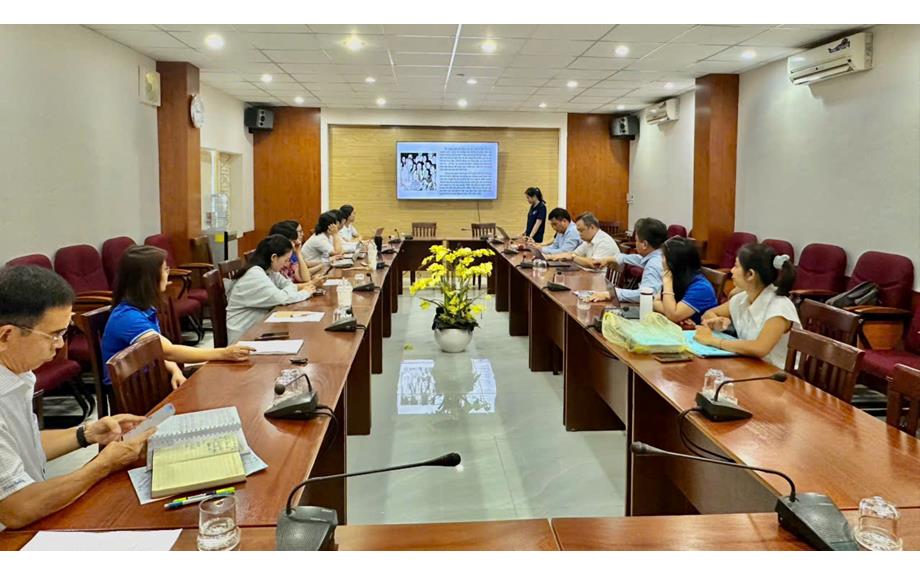 Chi bộ Luật và Quản lý gắn học tập và làm theo Bác với xây dựng văn hóa học thuật, đạo đức nghề nghiệp và chuyển đổi số 