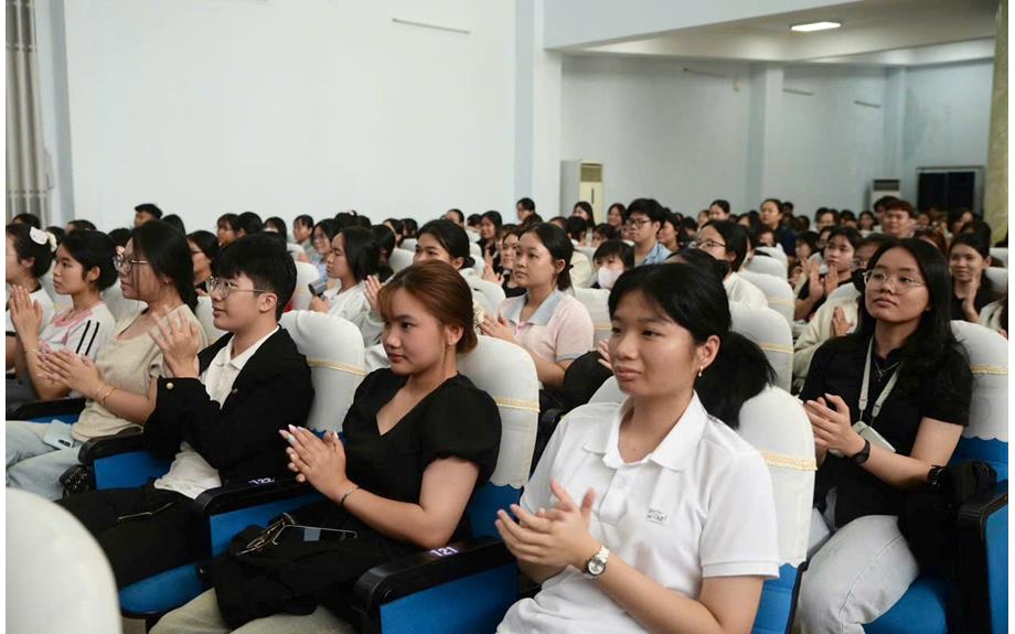Sinh viên D26 tham gia Sinh hoạt công dân - sinh viên đầu khóa năm 2026