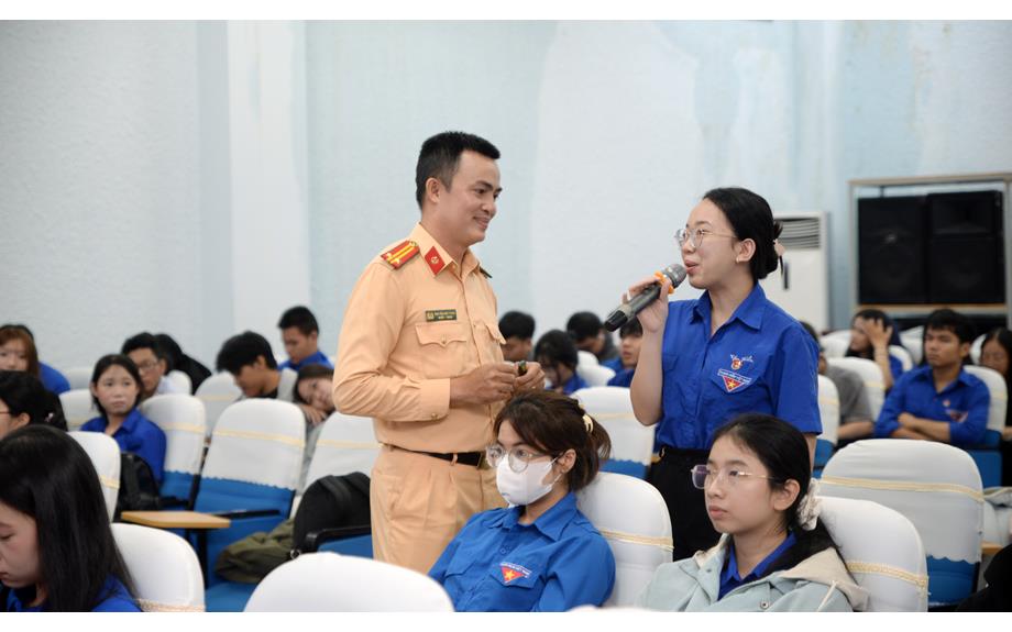 Sinh viên Trường Đại học Thủ Dầu Một trang bị kỹ năng phòng, chống ma túy và bảo đảm an toàn học đường
