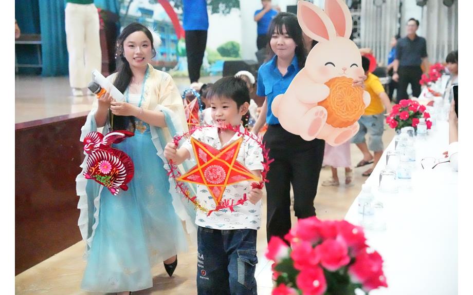Tết Trung thu – Vui hội trăng rằm dành cho con cán bộ, viên chức, giảng viên