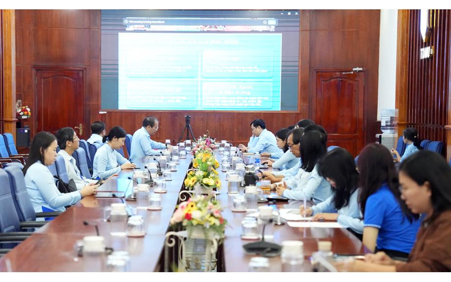 Đảng bộ Trường Đại học Thủ Dầu Một tham dự Hội nghị quán triệt, triển khai thực hiện một số nghị quyết, chỉ thị của Bộ Chính trị