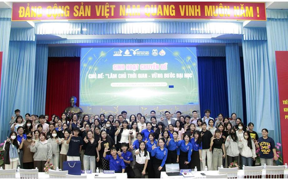 Sinh viên Khoa Ngoại ngữ học cách làm chủ thời gian trong môi trường đại học