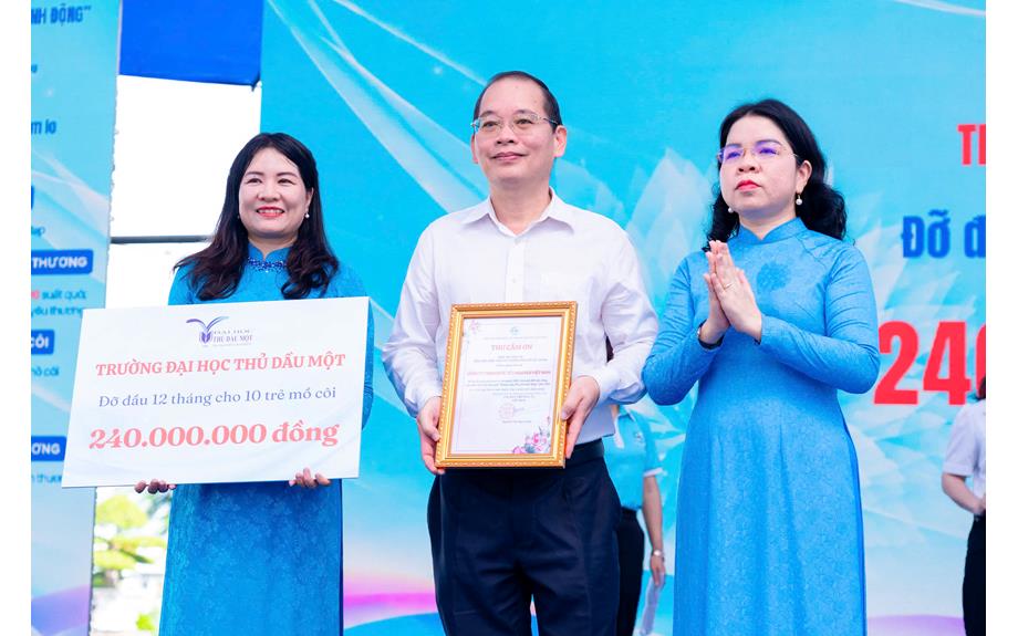 Trường Đại học Thủ Dầu Một đồng hành chăm lo trẻ mồ côi trong “Tháng cùng Phụ nữ hành động” năm 2026