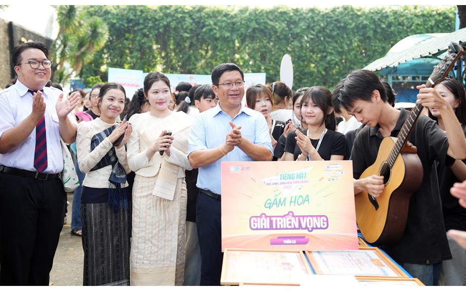 Giao lưu văn hóa Việt – Lào, kết nối sinh viên hai nước tại Trường Đại học Thủ Dầu Một 