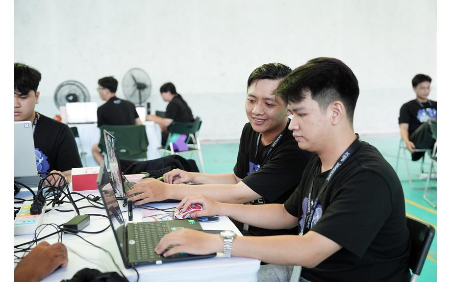 Chung kết UAV SkyTrack Hackathon 2026: Phát triển giải pháp UAV cho an ninh công cộng và cứu hộ lũ lụt