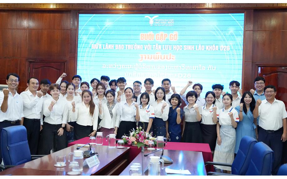 Trường Đại học Thủ Dầu Một chào đón 20 tân sinh viên Lào khóa D26