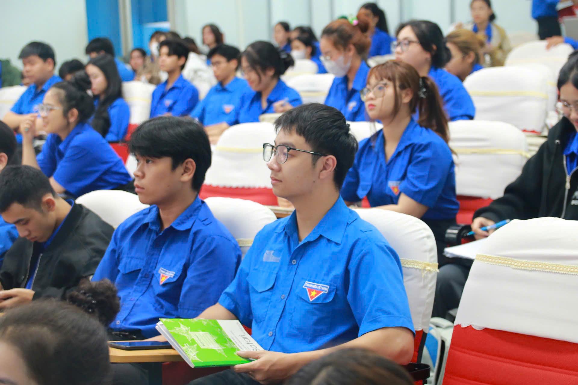 Đoàn Thanh niên trường Đại học Thủ Dầu Một triển khai 04 bài lý luận chính trị cho đoàn viên, thanh niên