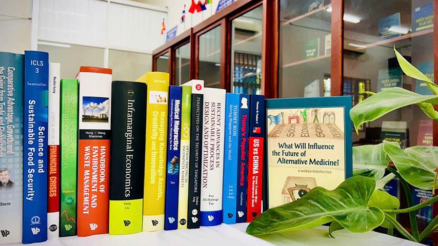 Ban Thư viện và Học liệu lan tỏa văn hóa đọc qua hoạt động trao đổi và tặng sách