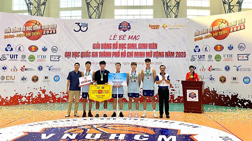 Đội tuyển bóng rổ nam trường Đại học Thủ Dầu Một xuất sắc giành ngôi Á quân Giải Bóng rổ Học sinh – Sinh viên ĐHQG-HCM mở rộng 2025