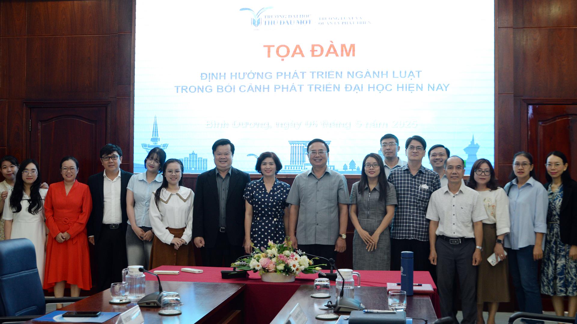 Tọa đàm "Định hướng phát triển ngành Luật trong bối cảnh phát triển đại học hiện nay"