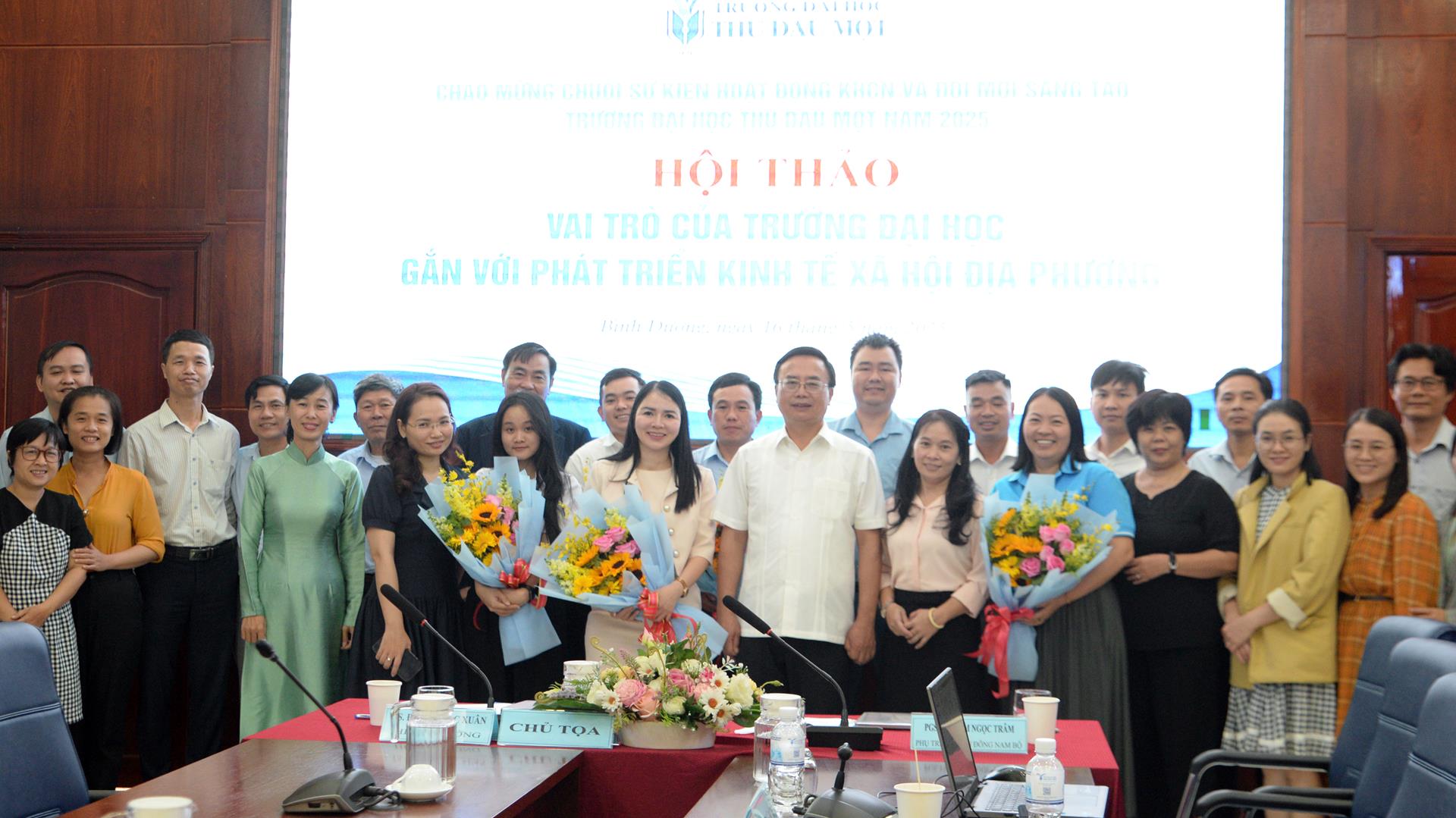 Vai trò của trường đại học gắn với phát triển kinh tế - xã hội địa phương