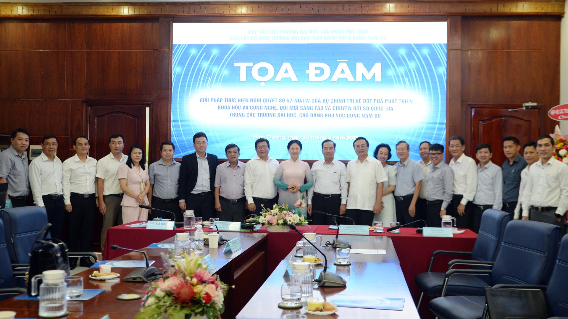 Phát huy vai trò tiên phong của các trường ĐH-CĐ miền Đông Nam Bộ trong thực hiện Nghị quyết 57-NQ/TW của Bộ Chính trị