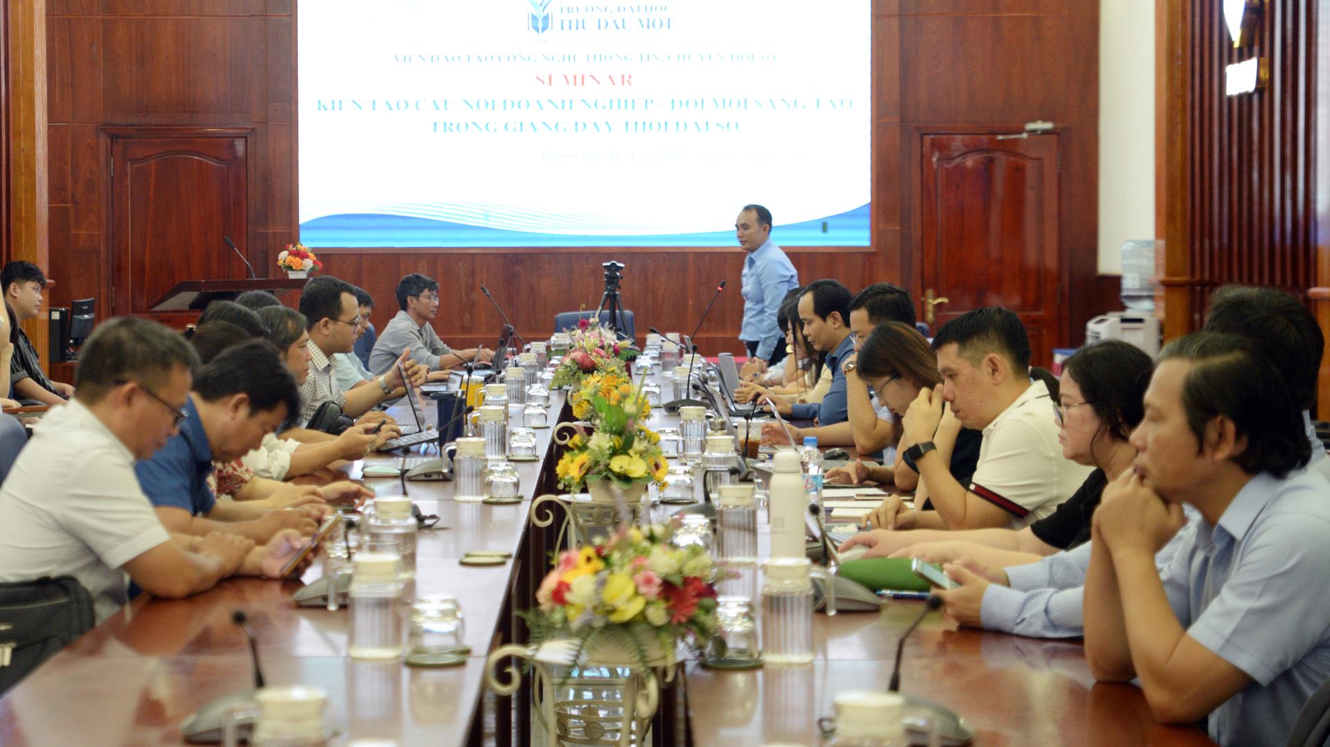 Kiến tạo cầu nối doanh nghiệp đổi mới sáng tạo trong giảng dạy thời đại số