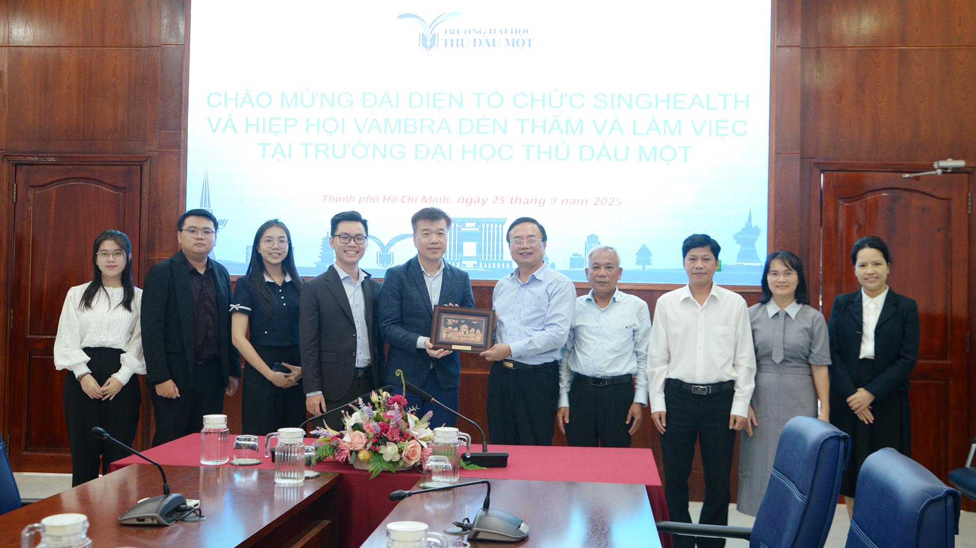 Trường Đại học Thủ Dầu Một thúc đẩy hợp tác cùng SingHealth và VAMBRA trong lĩnh vực Y – Sinh và ứng dụng AI