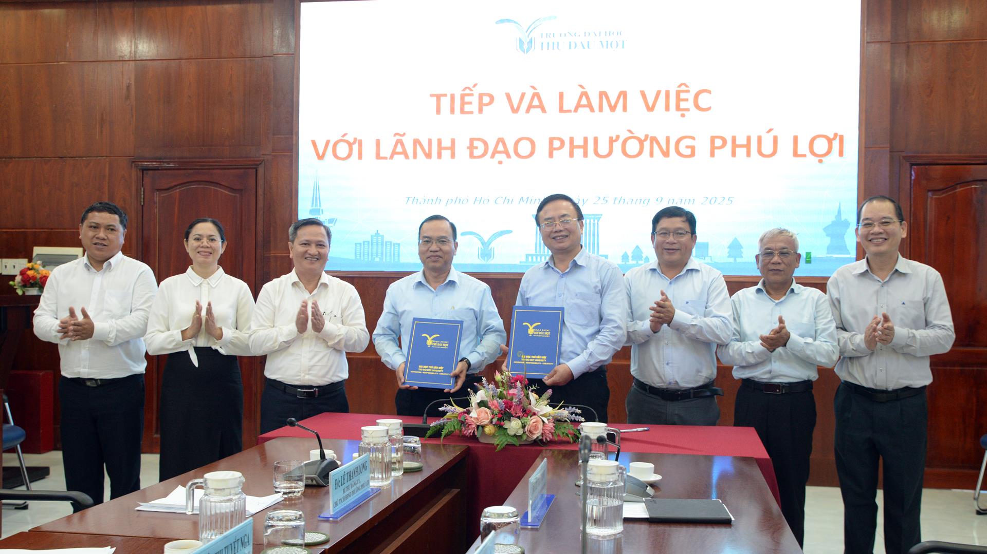 Trường Đại học Thủ Dầu Một đồng hành cùng Phường Phú Lợi phát triển kinh tế – xã hội