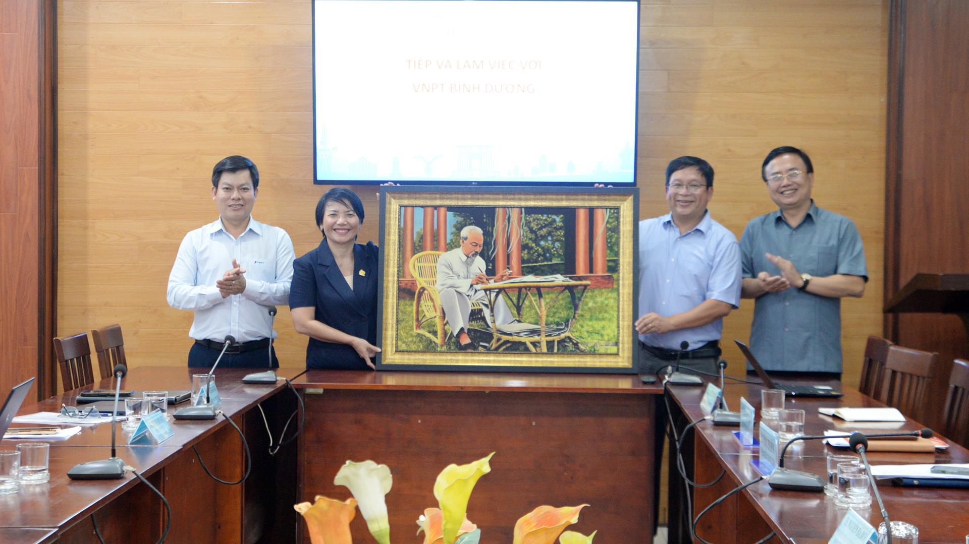 Trường Đại học Thủ Dầu Một và VNPT Bình Dương tăng cường hợp tác trong đào tạo và chuyển đổi số