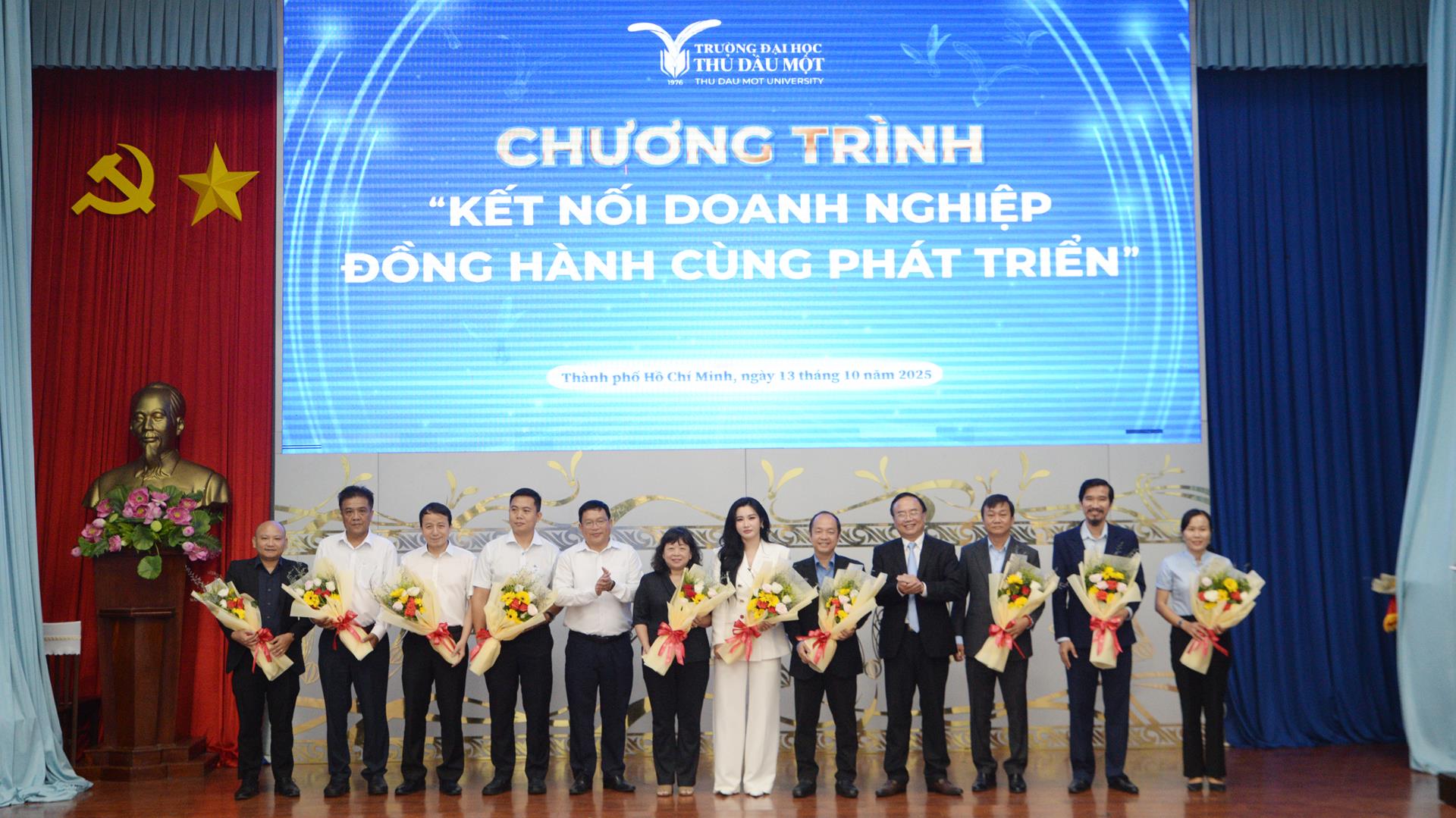 Trường Đại học Thủ Dầu Một: Tôn vinh đối tác doanh nghiệp, thúc đẩy hợp tác toàn diện trong đào tạo, nghiên cứu và chuyển giao tri thức