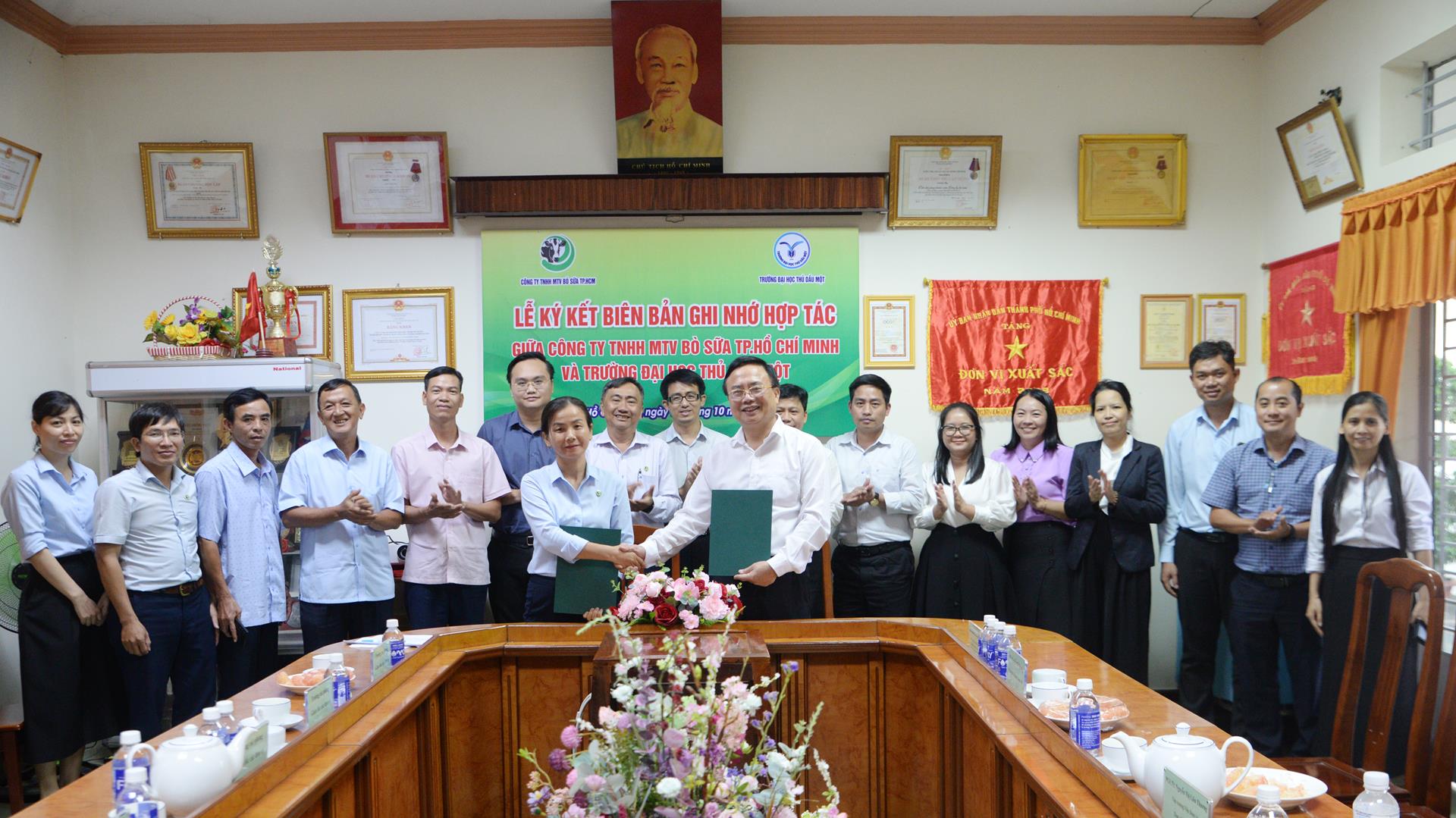Ký kết hợp tác với Công ty TNHH MTV Bò Sữa Thành phố Hồ Chí Minh trong đào tạo và nghiên cứu phát triển công nghệ thực phẩm – nông nghiệp