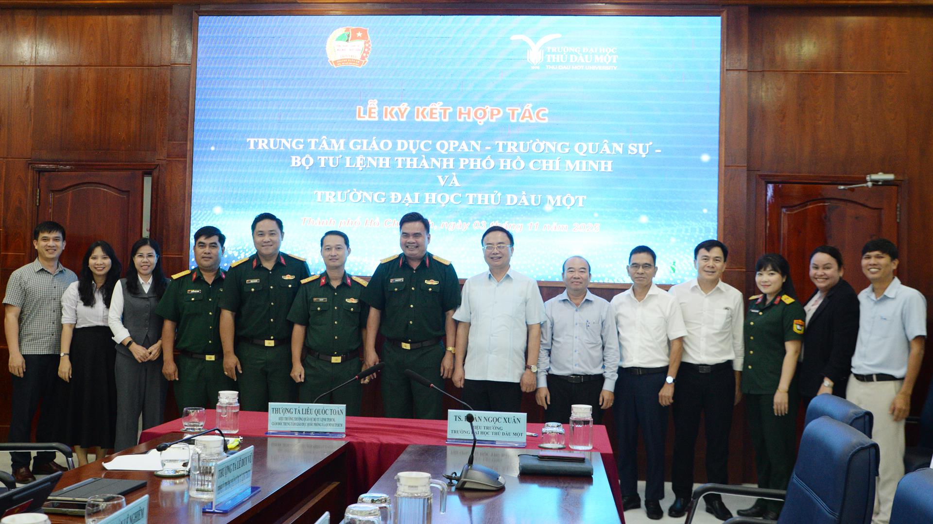 Lễ ký kết hợp tác đào tạo giáo dục quốc phòng giữa Trường Đại học Thủ Dầu Một và Trường Quân sự - Bộ Tư lệnh Thành phố Hồ Chí Minh