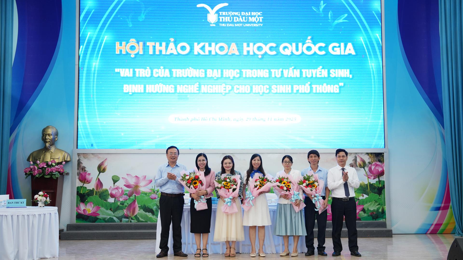 Vai trò của trường đại học trong tư vấn tuyển sinh, định hướng nghề nghiệp cho học sinh phổ thông