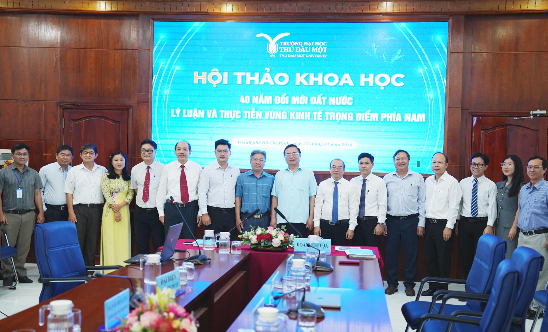 40 năm đổi mới đất nước – Lý luận và thực tiễn vùng kinh tế trọng điểm phía Nam