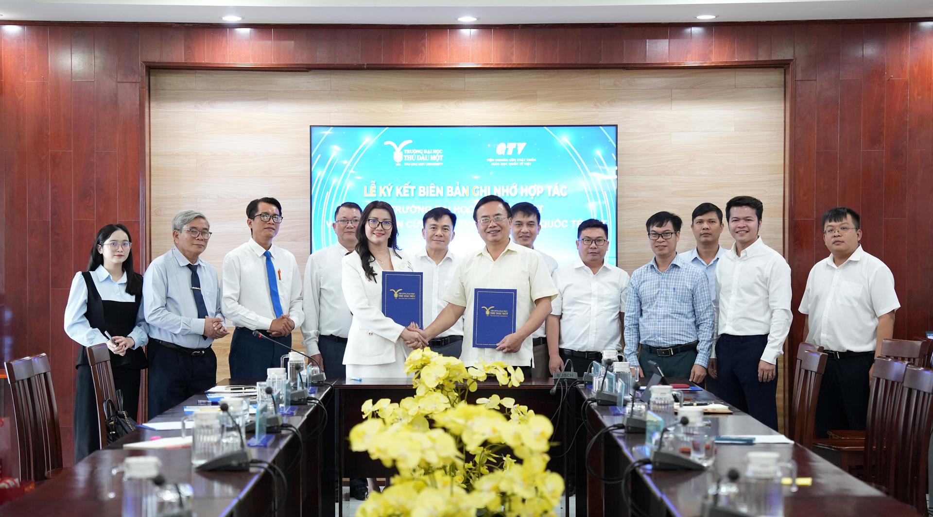 Ký kết hợp tác với Tập đoàn Giáo dục Quốc tế Việt – Viện Nghiên cứu Phát triển Giáo dục Quốc tế Việt