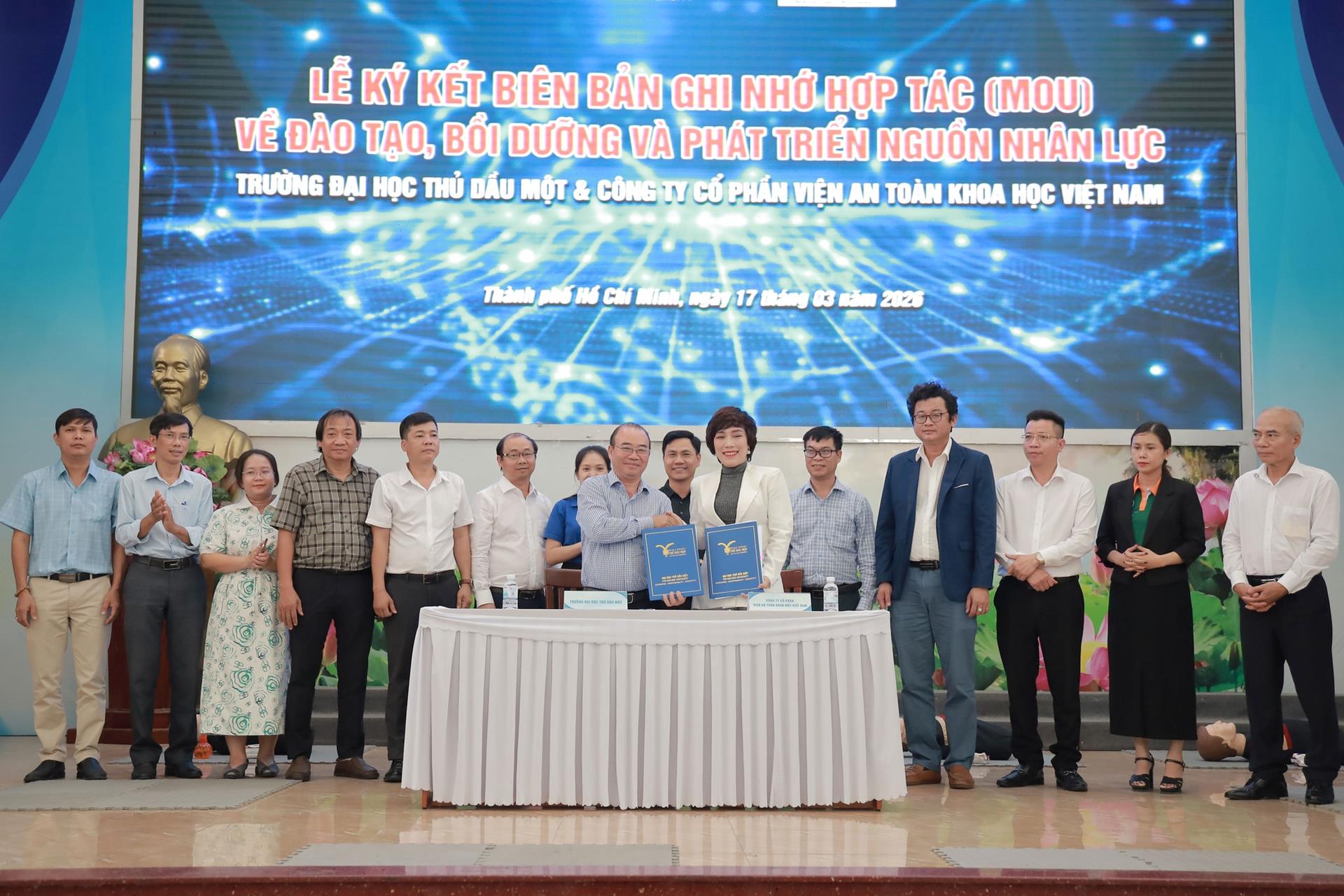 Hợp tác đào tạo kỹ năng sống và an toàn học đường với Viện An toàn Khoa học Việt Nam