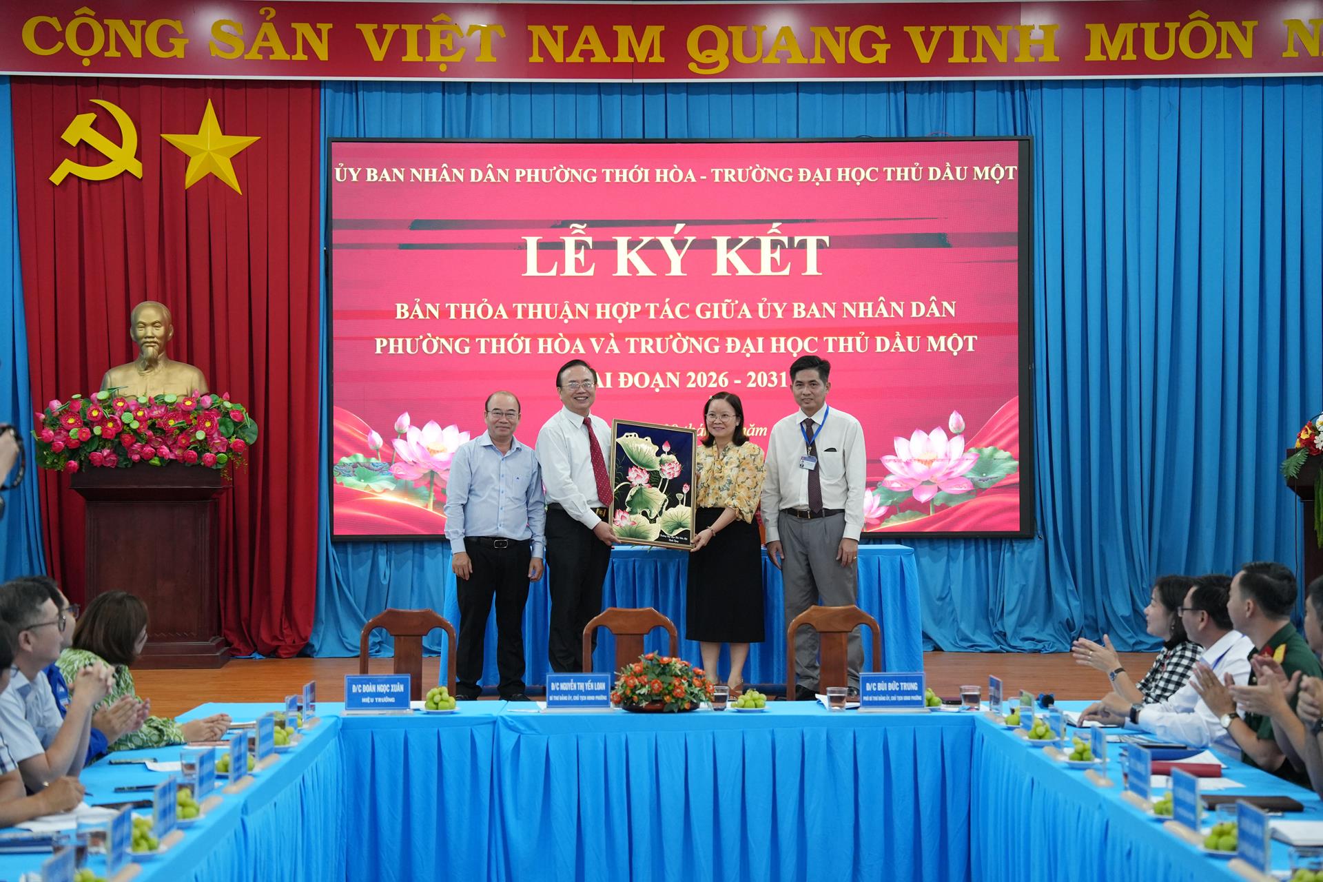 Trường Đại học Thủ Dầu Một và UBND phường Thới Hòa hợp tác phát triển nguồn nhân lực và khoa học – công nghệ
