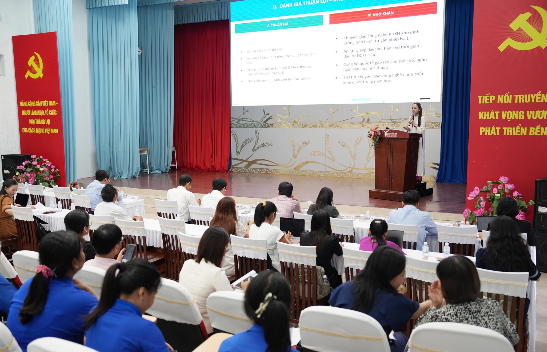 Ngày hội Khoa học công nghệ năm 2026: Diễn đàn trao đổi học thuật và chia sẻ kết quả nghiên cứu của Trường Luật và Quản lý