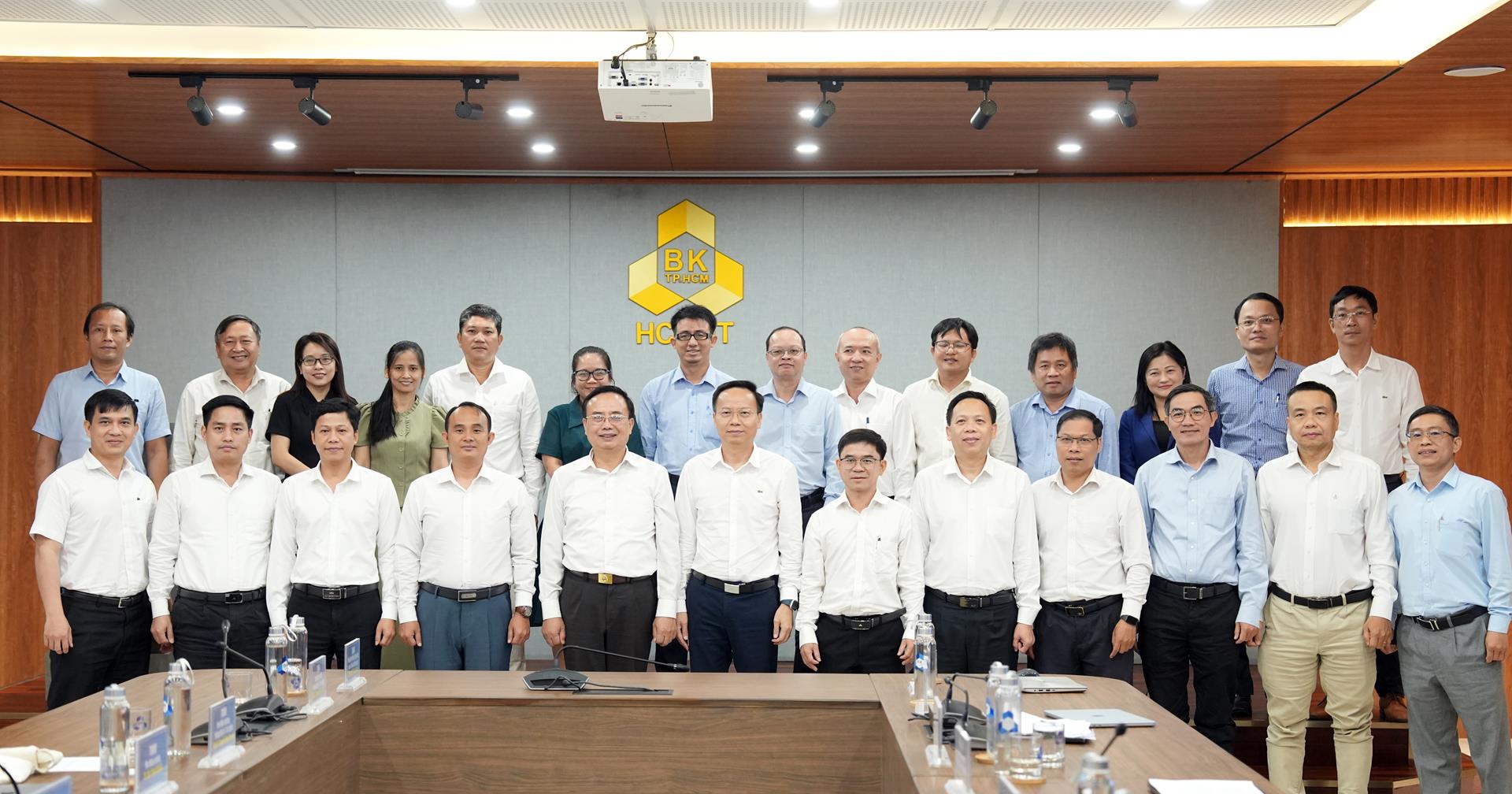 Trường Đại học Thủ Dầu Một và Trường Đại học Bách khoa TP.HCM trao đổi định hướng hợp tác trong các lĩnh vực kỹ thuật, công nghệ trọng điểm